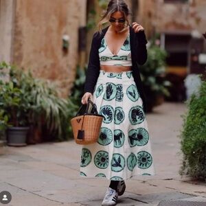 ZARA 2 PIECE MATCHING SET PRINTED CROP TOP AND FLARE SKIRT